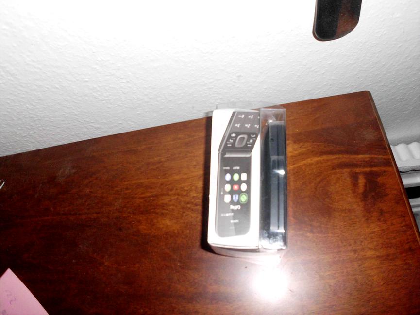 Bild 10 Ich gebe ein unbenutztes Nokia 2720 Dual-Tasten-Handy mit 2Gin Schwarz ab.