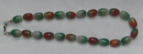 Bild 3 Edelsteinkette mit einen Regenbogenachat