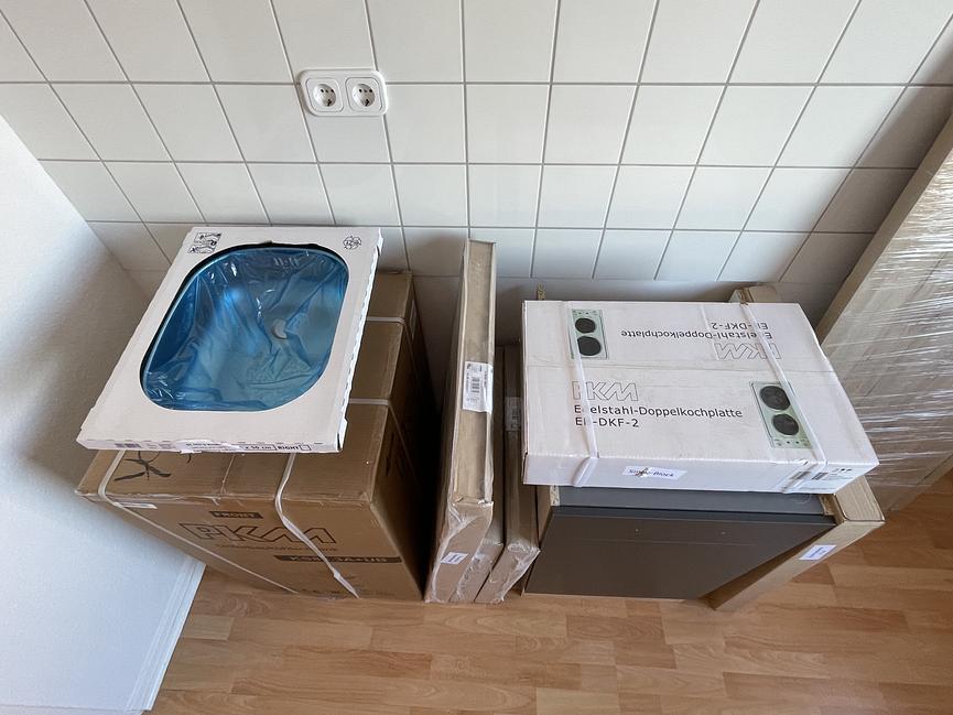 Bild 3 Neuer Küchenblock mit Elektrogeräten