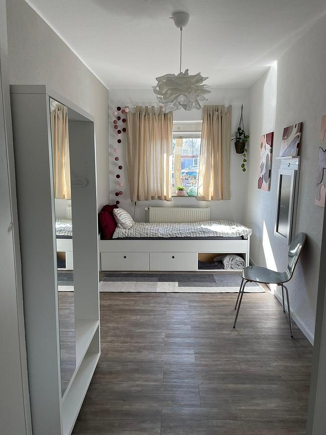 Bild 1 Suche Mitbewohnerin/Pendlerin