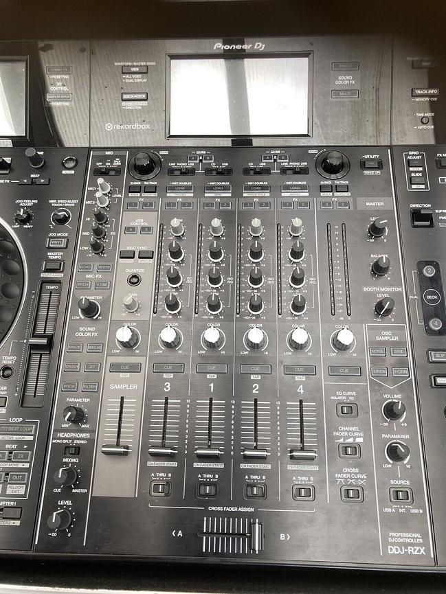 Bild 2 Pioneer DDJ-RZX Mixer/Controller mit Case