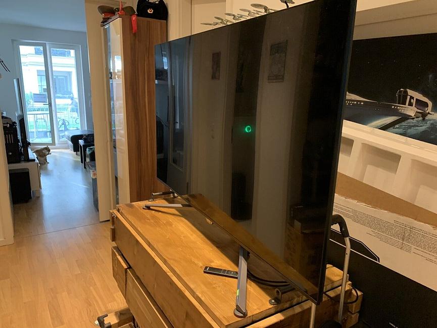 Bild 1 ASUS ROG pg65uq 65 Inch 4K Monitor