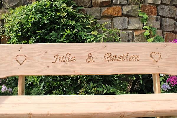 Bild 4 Gartenbank aus Lärche mit Gravur. Hochzeitsgeschenk.  Frühlingsgeschenk.