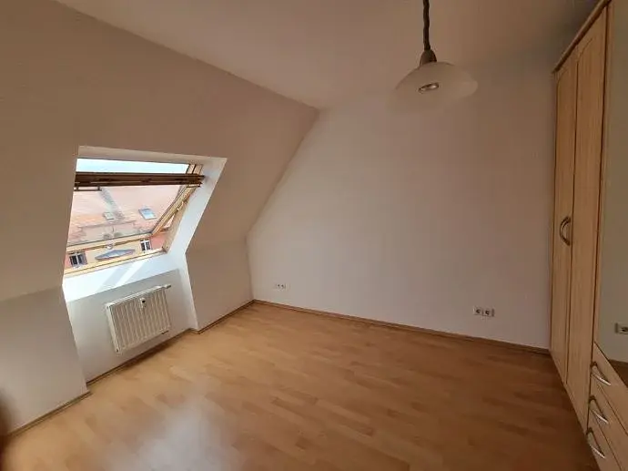 Bild 6 Ich vermiete eine 2-Zimmer-Dachgeschosswohnung mit Küche, Bad und Flur in Golis