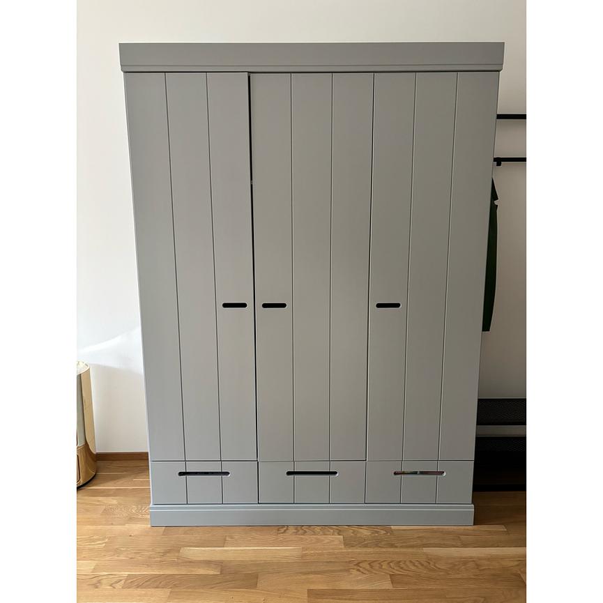 Bild 1 Kleiderschrank von Wood Connect in grau