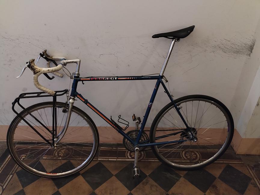 Bild 1 Peugeot Rennrad aus den 80er Jahren Blau fast top