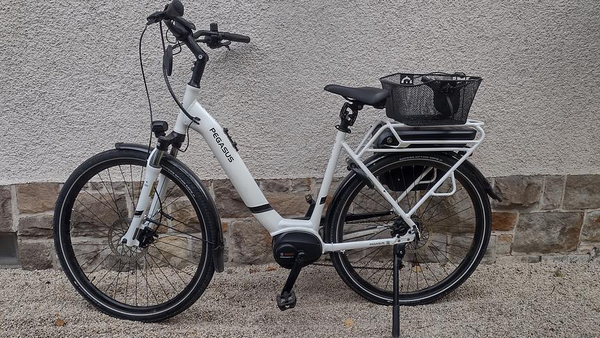 Bild 1 E-Bike, Pegasus Solero E 9 Lite, "28", Wave, 55, weiß, Akku und Batterie Bosch