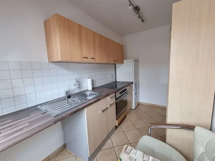 Bild 11 Ich vermiete eine 2-Zimmer-Dachgeschosswohnung mit Küche, Bad und Flur in Golis