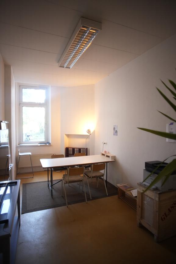 Bild 11 Arbeitsplätze_Coworking_Schreibtisch_Atelier_BüroRaum_Studio_Büro