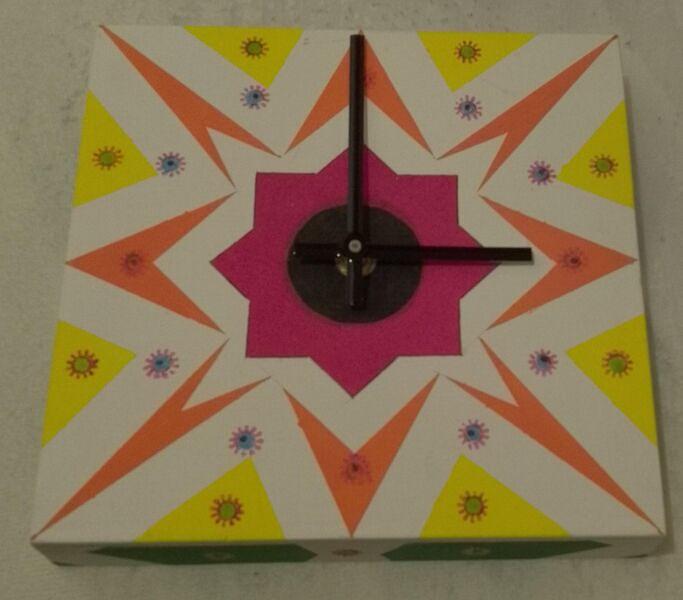 Bild 1 Bunte Handgemachte Wanduhr
