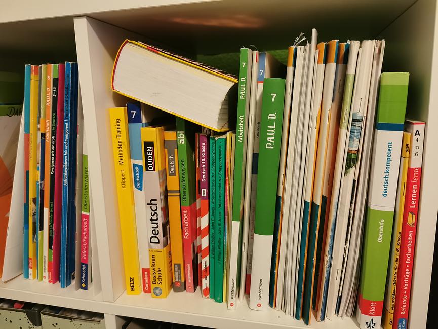 Bild 9 Deutschunterricht Materialien Bücher verschiedene Klassenstufen 