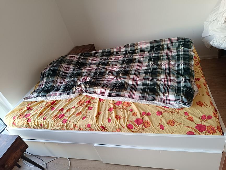 Bild 1 Bett und Matratze