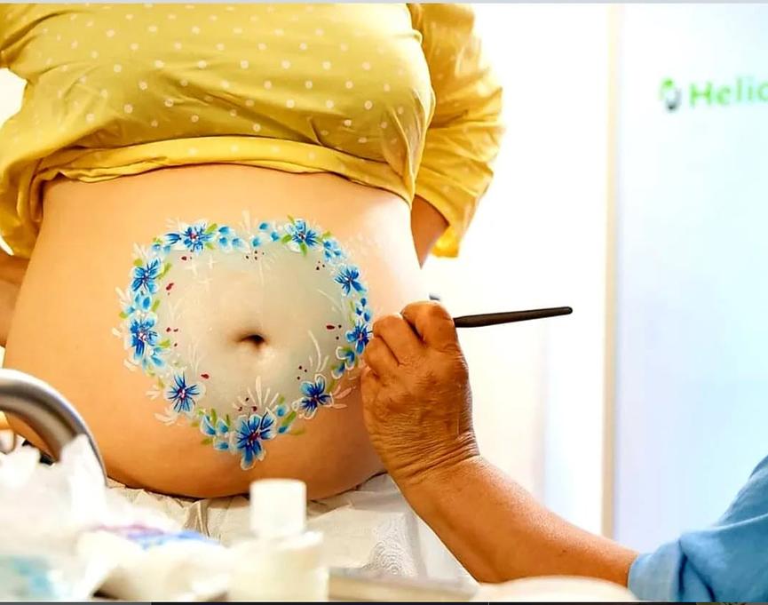 Bild 2 Babybauchbemalung Bellypainting Schwanger Baby-Bauch-Party in Berlin