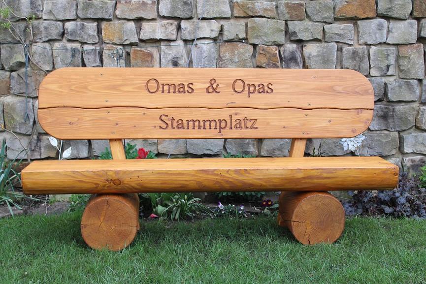 Bild 7 Jubiläumsgeschenk für Firmen & Vereine.  Hochzeitsgeschenk. Holzbank mit Gravur.