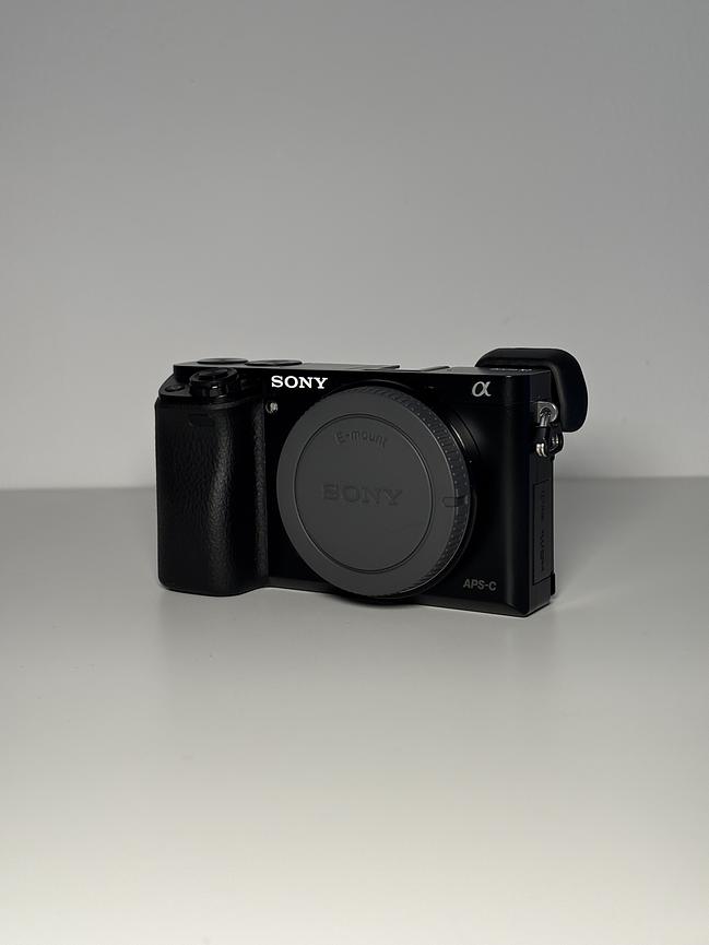 Bild 1 Verkaufe Sony Alpha 6000 inkl. Zubehörset & OVP, schwarz, neuwertig