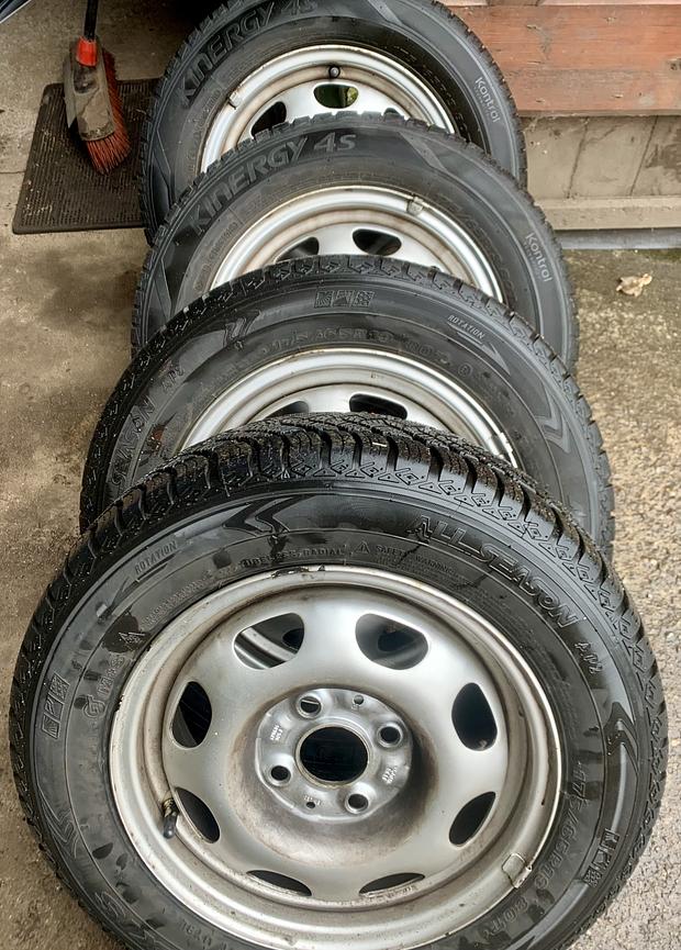 Bild 2 4 Allwetterreifen auf Stahlfelgen 175 65 13 Zoll  für den VW Polo 6N/Golf