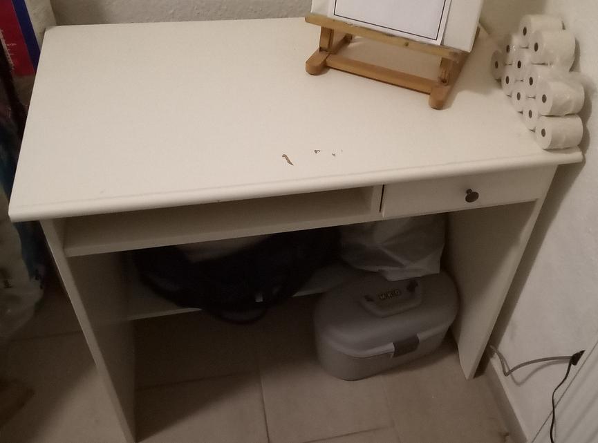 Bild 1 Schreibtisch abzugeben
