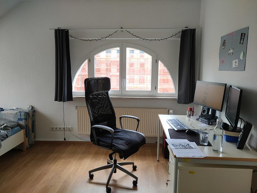 Bild 3 Großes WG-Zimmer mit eigenem Bad in Studiwohnheim