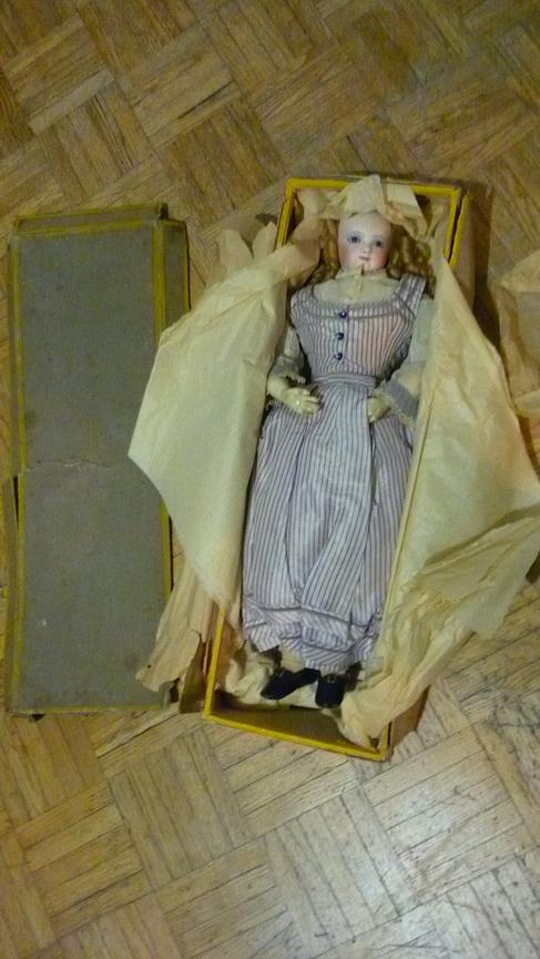 Bild 2 Alte Puppe zum Identifizieren Porzellankopf Lederkörper