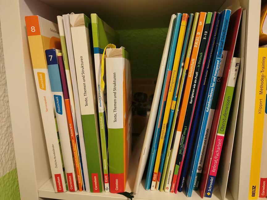 Bild 5 Deutschunterricht Materialien Bücher verschiedene Klassenstufen 