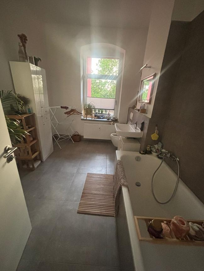 Bild 4 Rabattaktion! Helle 2 Zi mit EBK und Balkon neu saniert City nah! Nur 395 € KM!