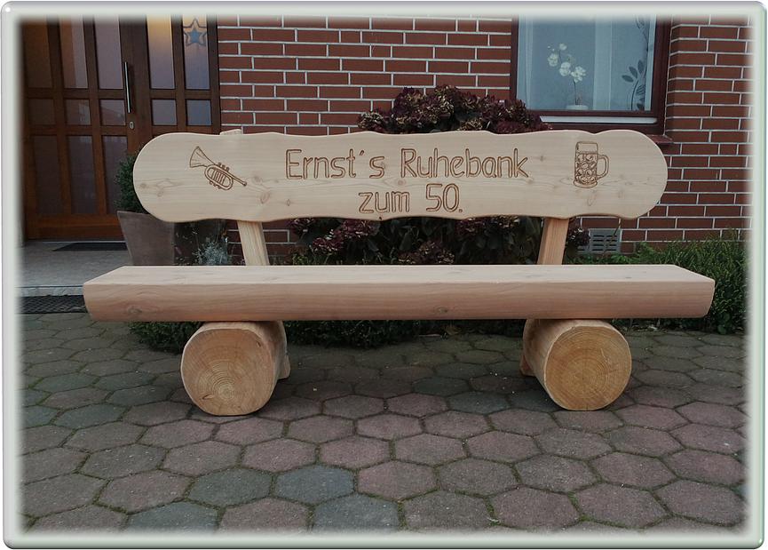 Bild 15 Gartenbänke mit Motiv und Gravur. Krongartmöbel.