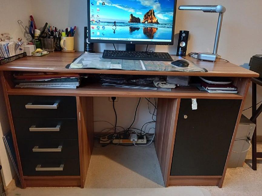 Bild 1 Schreibtisch mit Schubladen - braun - 1,25x0,54x0,76m