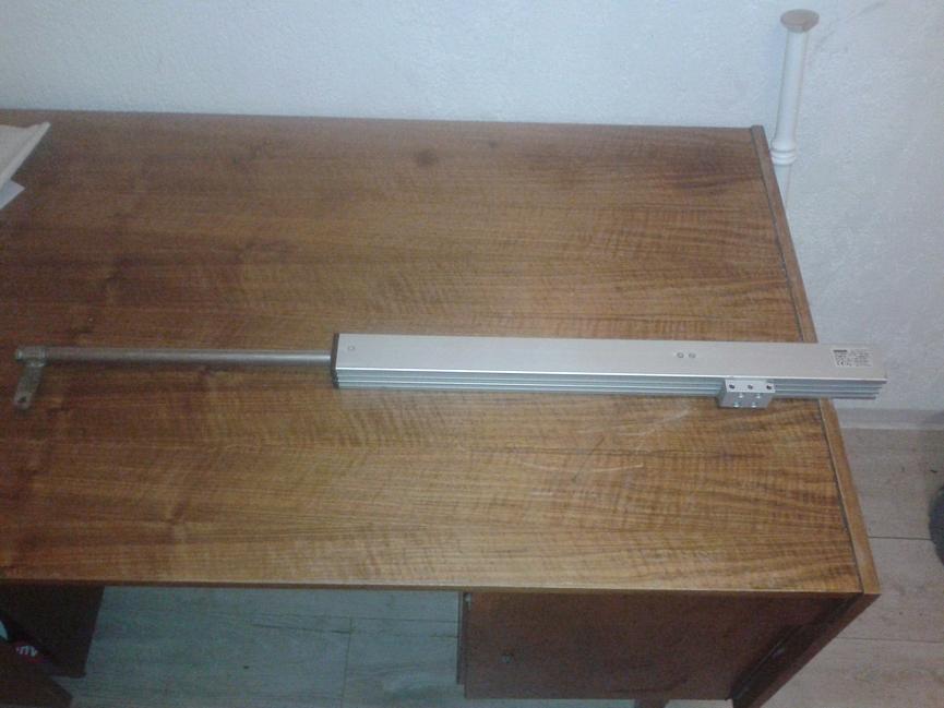 Bild 1 GEZE Elektrischer Dachfensteröffner NT 250