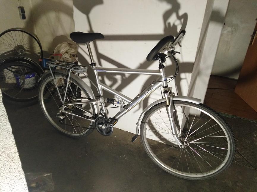 Bild 1 Herrentrekkingrad neuwertiger Zustand voll gefedert 28 Zoll  50 Euro