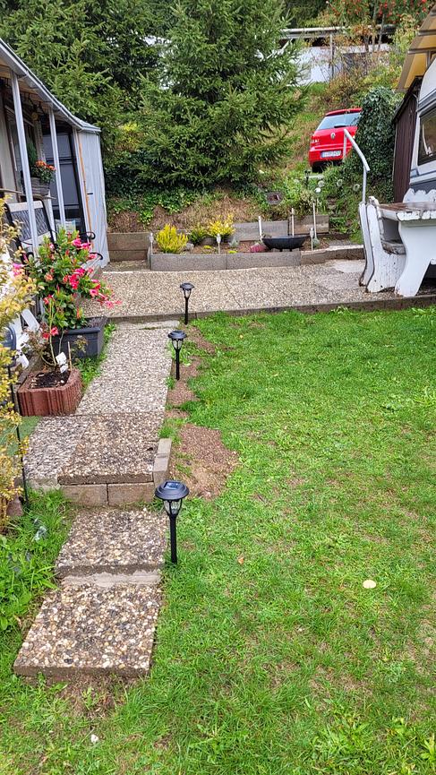 Bild 5 Wohnwagen mit Küchenanbau