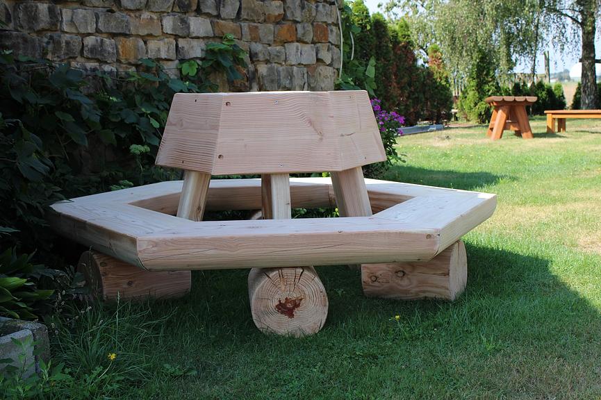 Bild 11 Überdachte Sitzgruppe. Gartenlaube. Gartenlaube. Krongartmöbel.