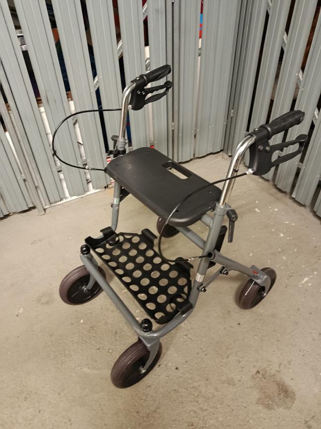 Bild 1 Laufhilfe Rollator Stortz
