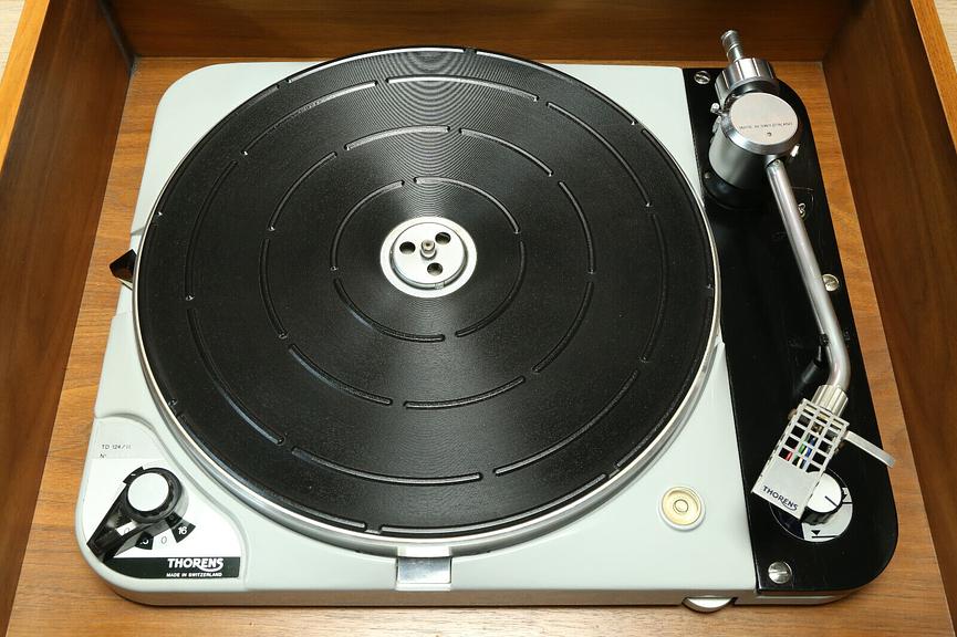 Bild 3 Thorens TD 124 MK II Plattenspieler im Case
