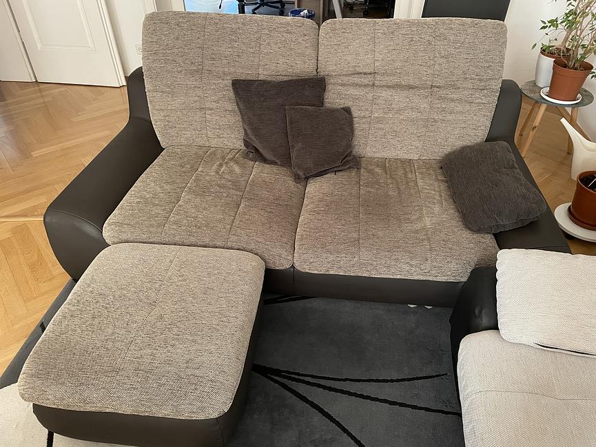 Bild 2 bequemes 2,5-Sitzer Sofa inkl. Hocker & Kissen