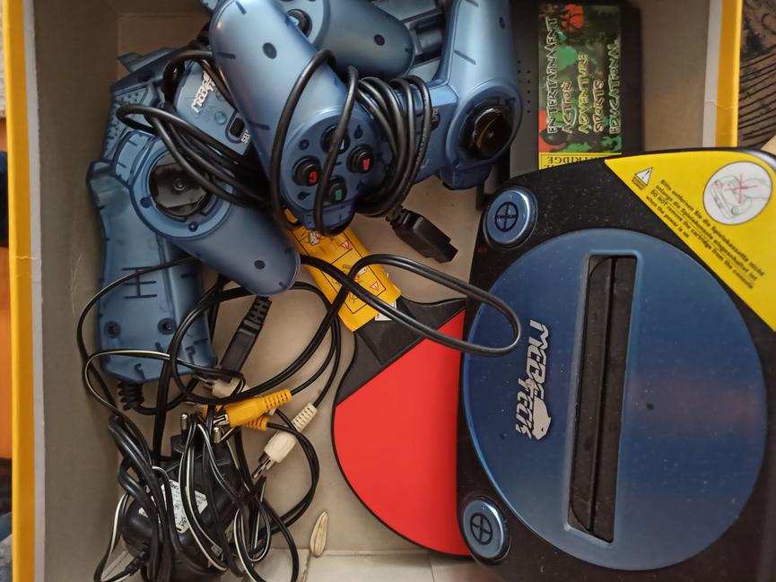 Bild 3 Ältere Spielekonsole