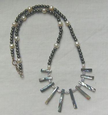 Bild 3 Edelsteinkette, Pauamuschel, Hämatit, Perlen