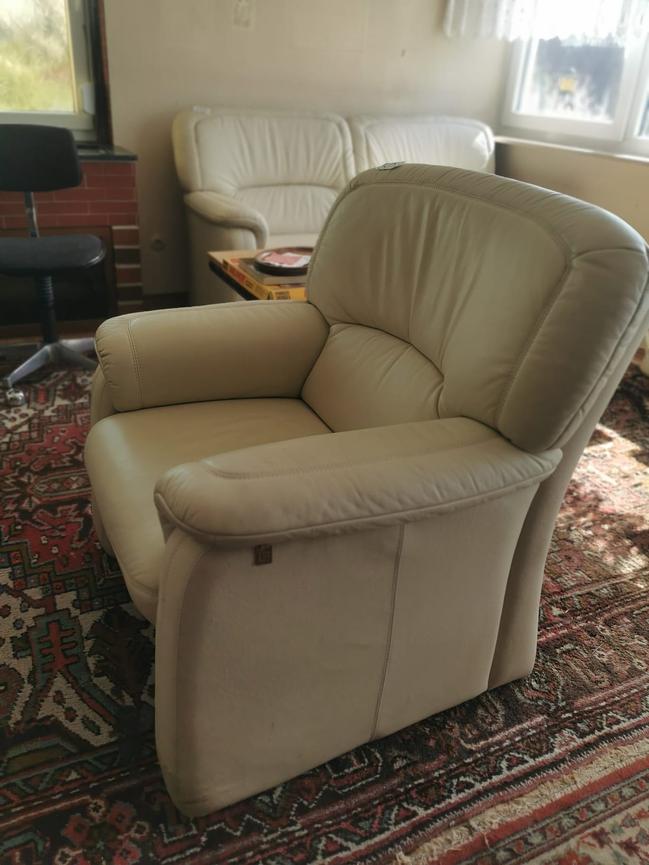 Bild 4 2-Sitzer Sofa und Sessel aus weißem Leder