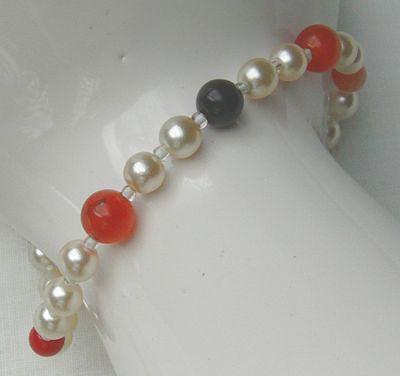 Bild 4 Armband mit einen kleinen Edelsteinmix