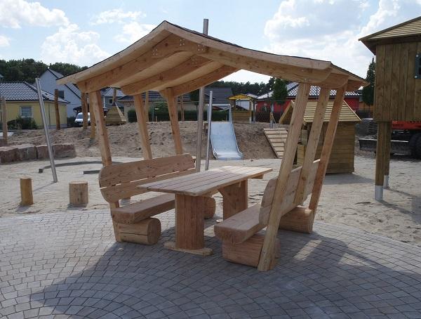 Bild 3 Überdachte Sitzgruppe. Gartenlaube. Gartenlaube. Gartenmöbel.