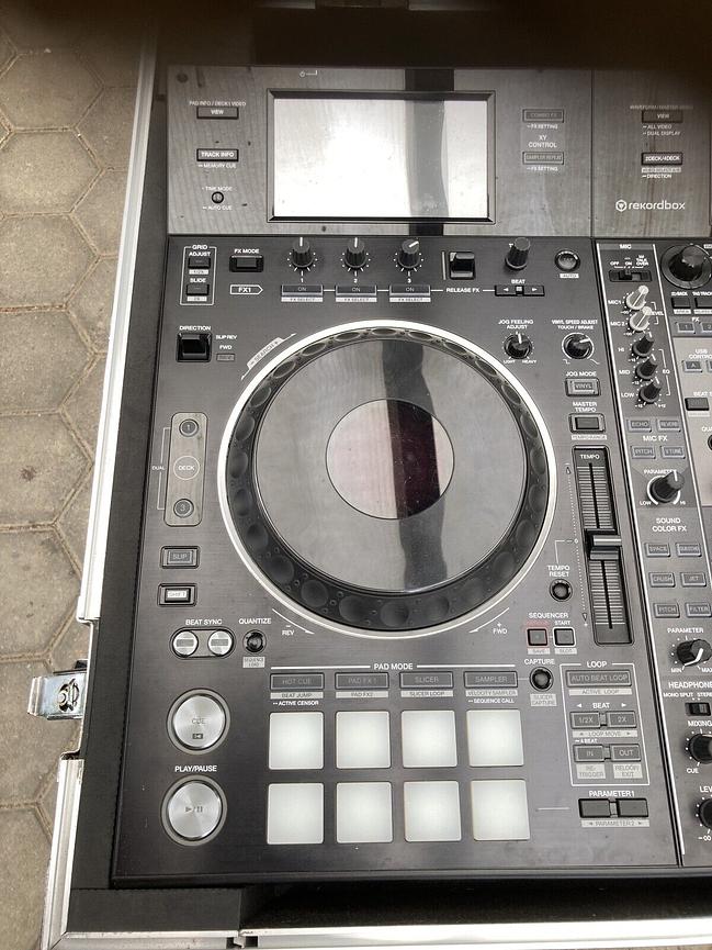 Bild 1 Pioneer DDJ-RZX Mixer/Controller mit Case