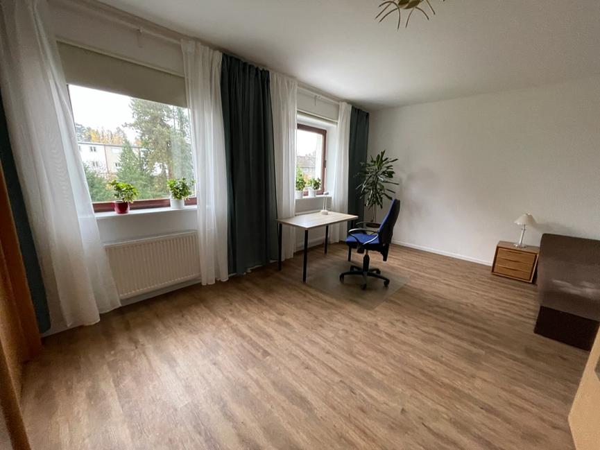 Bild 2 Vermiete: 2 Zimmer (22m²,15m²) mit Bad (5m²)