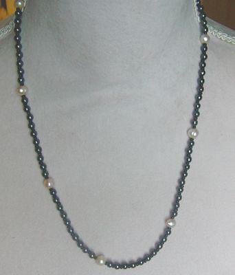 Bild 3 Edelsteinkette mit den Hämatit und Zuchtperlen
