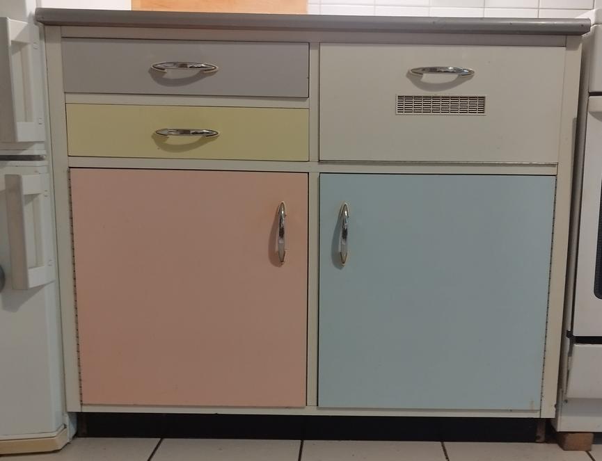 Bild 1 Vintage Küchenschrank pastelfarben mit Brotfach