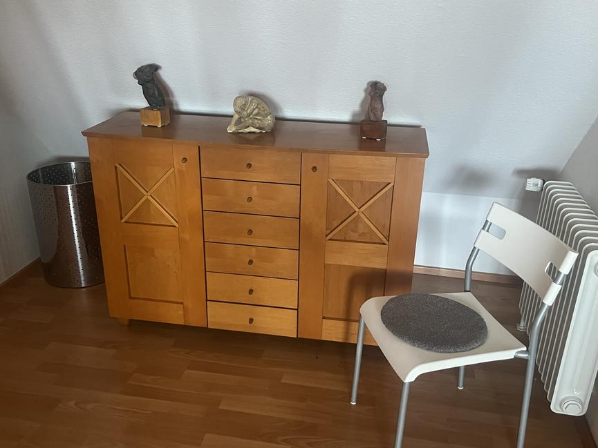 Bild 4 Wohnmöbel
