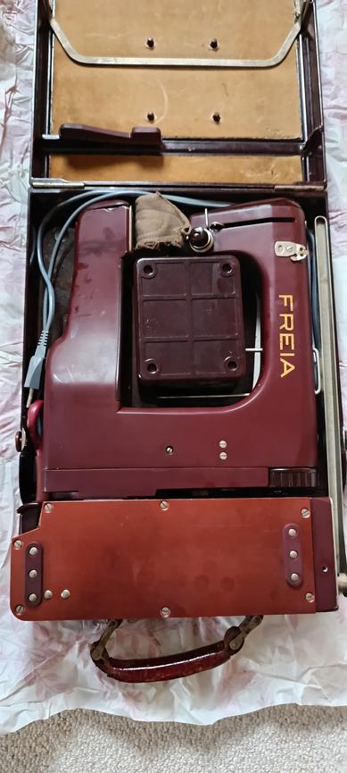 Bild 3 Nähmaschine "Freia"