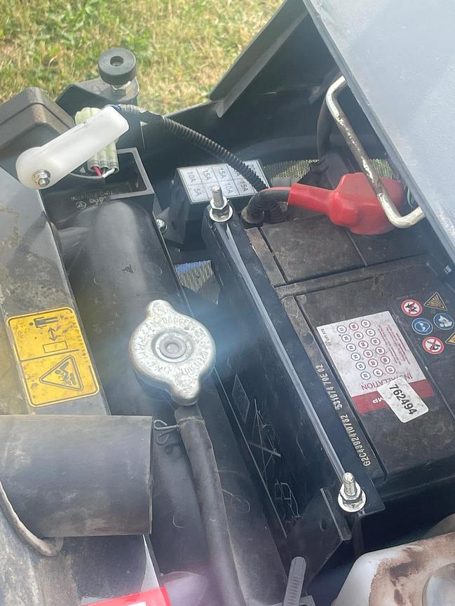 Bild 7 Verkaufe Rasentraktor ISEKI SXG323 (gut in Schuss, frisch gewartet)