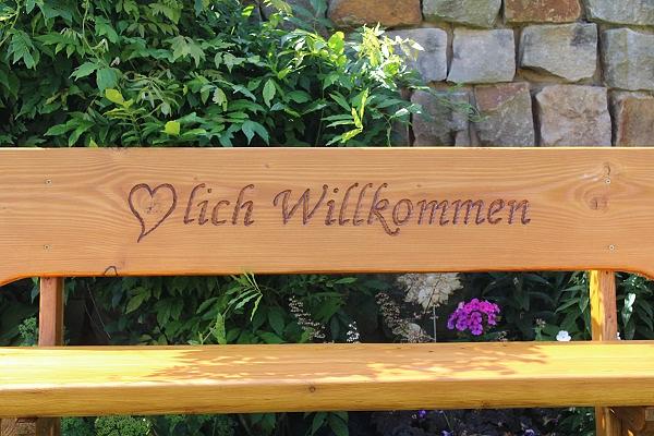 Bild 6 Gartenbank aus Holz mit Gravur. Hochzeitsgeschenk. Rentners Geschenk.