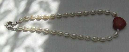 Bild 3 Herzkette, rotes Karneolherz mit weisser Süsswasserperle