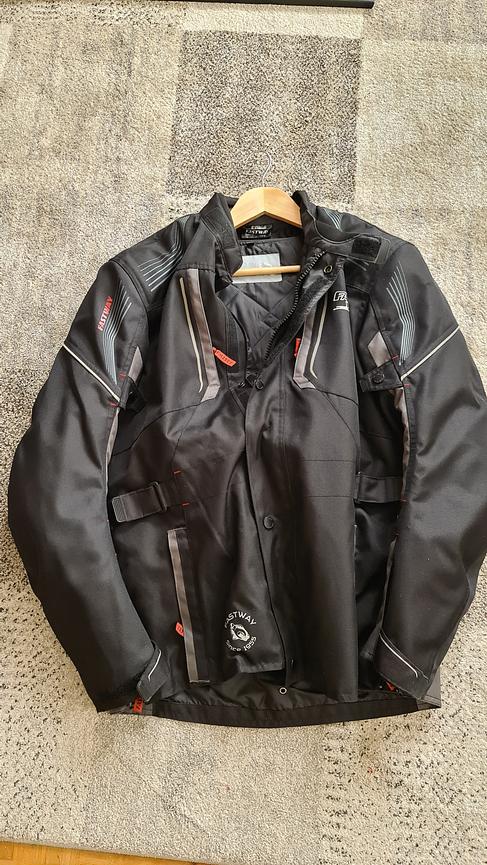 Bild 1 Motorrad Jacke und Helm