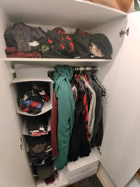 Bild 2 Kleiderschrank